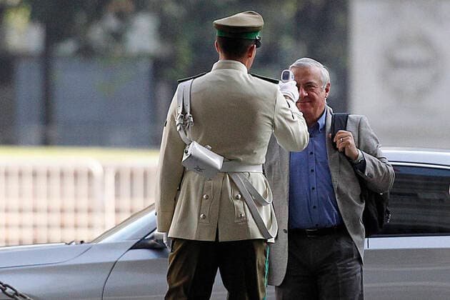 Santiago, 29 March 2020 Health Minister Jaime Manalich arrives at La Moneda Palace to conduct a press conference on the advance of the coronavirus in Chile Dragomir Yankovic Aton Chile, Santiago Chile Aton 408328  Copyright: DRAGOMIRxYANKOVIC ATONxCHILE