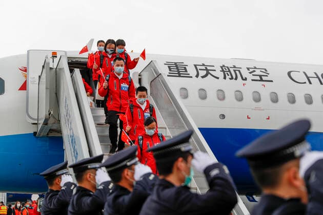 (200329) -- CHONGQING, March 29, 2020 -- Medical workers supporting virus-hit Hubei Province disembark from a plane at Chongqing Jiangbei International Airport in southwest China s Chongqing, March 29, 2020. The last batch of medical assistance teams from Chongqing, which consists of 313 members, returned from Hubei as the epidemic outbreak in the hard-hit province has been subdued. (Photo by Xinhua) CHINA-CHONGQING-MEDICAL TEAM-RETURN FROM HUBEI (CN) HuangxWei 