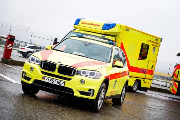 Covid-19-Patienten aus Frankreich in Stuttgart: Luftwaffe verlegt Corona-Infizierte von Straßburg nach Ulm Covid-19-Patienten aus Frankreich in Stuttgart: Luftwaffe verlegt Corona-Infizierte von Straßburg nach UlmBaden-Württemberg, 70629 Stuttgart, Deutschland Copyright: 7aktuell.dex xNilsxReeh