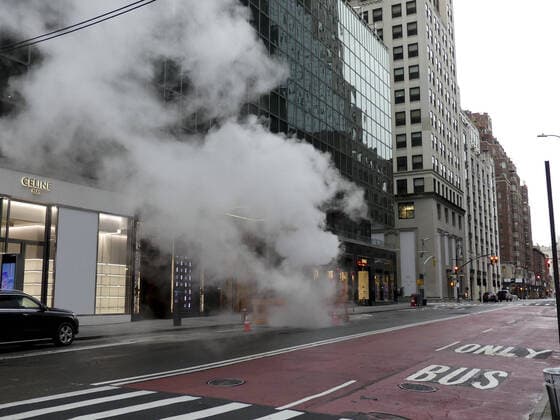 March 29, 2020, International, New York USA: (NEW) Covid-19 Movement in New York. March 29,2020, New York,USA:Apple store and Trump Tower closed and with empty streets in New York because of the coronavirus pandemic...Credit: Thenews2 International - ZUMAn293 20200329_znp_n293_013 Copyright: xJuliaxMineevax