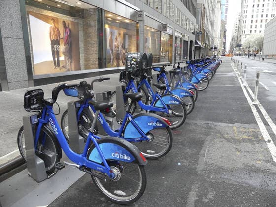 March 29, 2020, International, New York USA: (NEW) Covid-19 Movement in New York. March 29,2020, New York,USA:Apple store and Trump Tower closed and with empty streets in New York because of the coronavirus pandemic...Credit: Thenews2 International - ZUMAn293 20200329_znp_n293_017 Copyright: xJuliaxMineevax