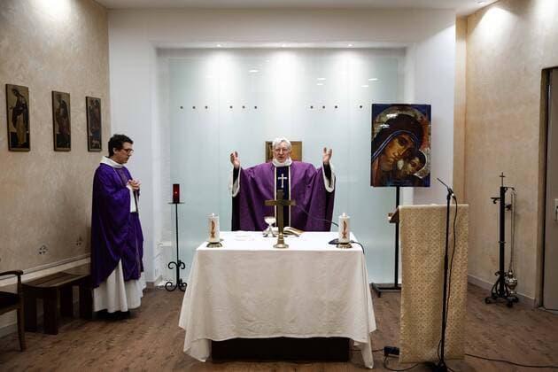 Paris, France, March 29, 2020 - Mass celebrated by videoconference during the Covid-19 epidemic inside the chapel of Sainte Odile church - In the presence of father Stephane Biaggi  Copyright: xAlexisxSciardx
