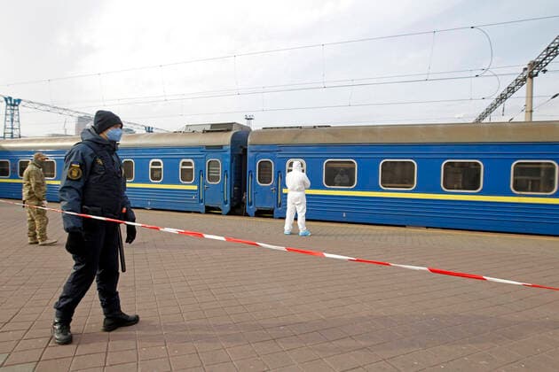 March 29, 2020, Kiev, Ukraine: Ukrainian border guard and police officers seen next to a train with Ukrainian citizens after the evacuation..The special train from Kiev to Moscow evacuated Russian citizens to Moscow on 27 March 2020, and brought back Ukrainian citizens from Moscow to Kiev on 29 March 2020, after Ukrainian authorities shut the country s borders amid the spread of the COVID-19 coronavirus pandemic. Kiev Ukraine - ZUMAs197 20200329_zaa_s197_060 Copyright: xPavloxGoncharx