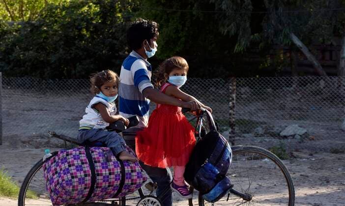 NEW DELHI, INDIA - MARCH 29: A migrant worker and family heads home on Day 5 of the 21 day nationwide lockdown imposed by PM Narendra Modi to curb the spread of coronavirus, at Greater Noida Expressway, on March 29, 2020 in New Delhi, India. (Photo by Mohd Zakir Hindustan Times ) Migrant Workers Head Home In Coronavirus Lockdown