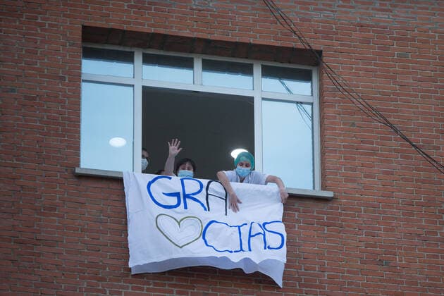 March 29, 2020, Madrid, MADRID, SPAIN: Details of the tribute to the Spanish health at 8 pm at the Hospital Universitario Fundacion Jimenez Diaz at the end of the second week after the Government declared the state of alarm in Spain and recommended people to stay at home to fight coronavirus COVID-19 on March 29, 2020 in Madrid, Spain Madrid SPAIN - ZUMAa181 20200329_zaa_a181_084 Copyright: xJoaquinxCorcherox