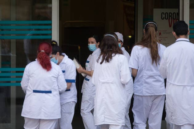 March 29, 2020, Madrid, MADRID, SPAIN: Details of the tribute to the Spanish health at 8 pm at the Hospital Universitario Fundacion Jimenez Diaz at the end of the second week after the Government declared the state of alarm in Spain and recommended people to stay at home to fight coronavirus COVID-19 on March 29, 2020 in Madrid, Spain Madrid SPAIN - ZUMAa181 20200329_zaa_a181_085 Copyright: xJoaquinxCorcherox