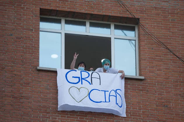March 29, 2020, Madrid, MADRID, SPAIN: Details of the tribute to the Spanish health at 8 pm at the Hospital Universitario Fundacion Jimenez Diaz at the end of the second week after the Government declared the state of alarm in Spain and recommended people to stay at home to fight coronavirus COVID-19 on March 29, 2020 in Madrid, Spain Madrid SPAIN - ZUMAa181 20200329_zaa_a181_088 Copyright: xJoaquinxCorcherox