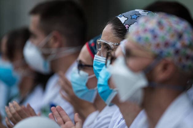 March 29, 2020, Madrid, MADRID, SPAIN: Details of the tribute to the Spanish health at 8 pm at the Hospital Universitario Fundacion Jimenez Diaz at the end of the second week after the Government declared the state of alarm in Spain and recommended people to stay at home to fight coronavirus COVID-19 on March 29, 2020 in Madrid, Spain Madrid SPAIN - ZUMAa181 20200329_zaa_a181_098 Copyright: xJoaquinxCorcherox