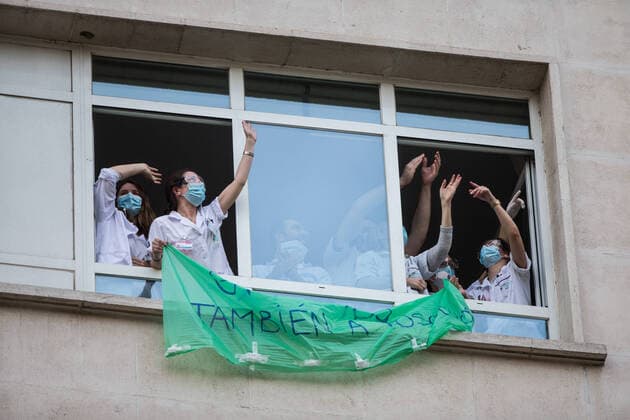 March 29, 2020, Madrid, MADRID, SPAIN: Details of the tribute to the Spanish health at 8 pm at the Hospital Universitario Fundacion Jimenez Diaz at the end of the second week after the Government declared the state of alarm in Spain and recommended people to stay at home to fight coronavirus COVID-19 on March 29, 2020 in Madrid, Spain Madrid SPAIN - ZUMAa181 20200329_zaa_a181_106 Copyright: xJoaquinxCorcherox
