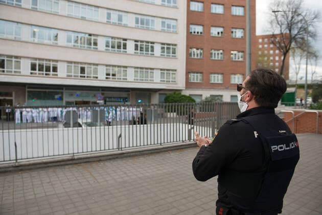 March 29, 2020, Madrid, MADRID, SPAIN: Details of the tribute to the Spanish health at 8 pm at the Hospital Universitario Fundacion Jimenez Diaz at the end of the second week after the Government declared the state of alarm in Spain and recommended people to stay at home to fight coronavirus COVID-19 on March 29, 2020 in Madrid, Spain Madrid SPAIN - ZUMAa181 20200329_zaa_a181_139 Copyright: xJoaquinxCorcherox