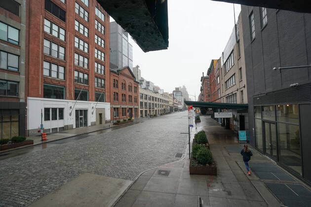 March 29, 2020, New York, NY, USA: New Yorkers reacts to the Coronavirus on March 29, 2020 in New York. New York USA - ZUMAb148 20200329_zap_b148_005 Copyright: xBryanxSmithx