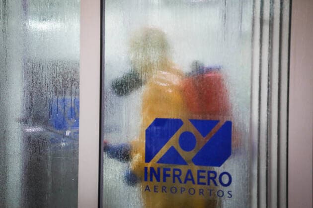 BELÉM, PA - 29.03.2020: DESCONTAMINAÇÃO DO AEROPORTO DE BELÉM - Val-de-Cão Airport (Belém International Airport) was decontaminated this Sunday (29th) to prevent the proliferation of COVID-19 (coronavirus). Action was promoted by the Joint Command of the North (CCN) with activity of the 2nd Battalion of Riverside Operations with the Nuclear, Biological, Chemical and Radiological Response Team. x1899426x  FilipexBispo