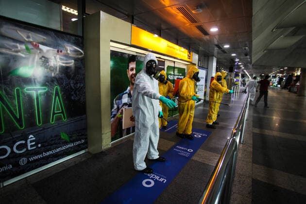 News Bilder des Tages BELÉM, PA - 29.03.2020: DESCONTAMINAÇÃO DO AEROPORTO DE BELÉM - Val-de-Cão Airport (Belém International Airport) was decontaminated this Sunday (29th) to prevent the proliferation of COVID-19 (coronavirus). Action was promoted by the Joint Command of the North (CCN) with activity of the 2nd Battalion of Riverside Operations with the Nuclear, Biological, Chemical and Radiological Response Team. x1899480x  FilipexBispo