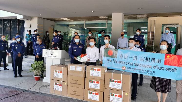 (200330) -- DHAKA, March 30, 2020 -- Representatives of Overseas Chinese Association in Bangladesh (OCAIB) hand over donations of medical supplies to Bangladesh Police in Dhaka, Bangladesh on March 29, 2020. OCAIB has made donations of medical supplies to support Bangladesh Police in fighting COVID-19 in the country. The supplies including medical masks, medical protective clothing and testing reagents, were handed over to Inspector General of Bangladesh Police Mohammad Javed Patwary by President of the Overseas Chinese Association in Bangladesh Zhuang Lifeng during a ceremony on Sunday in Dhaka. BANGLADESH-DHAKA-CHINA-MEDICAL SUPPLIES-DONATION LiuxChuntao 