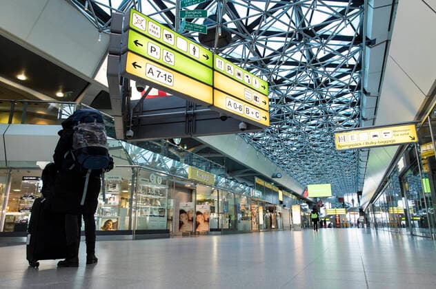 News Bilder des Tages Berliner Flughafen Tegel bleibt trotz Coronakrise geöffnet.Nur noch 2500 Passagiere werden in Tegel und Schönefeld täglich abgefertigt. Trotzdem soll der City-Airport geöffnet bleiben. Berlin, 29.03.2020
