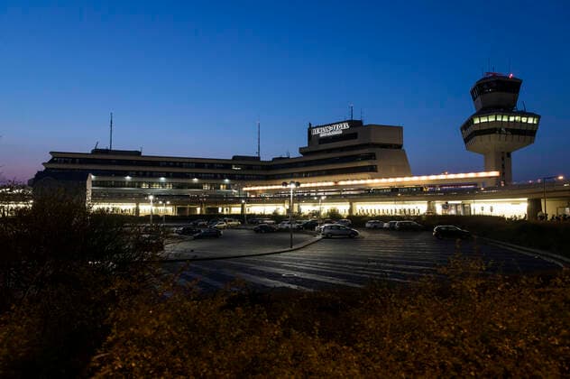Berliner Flughafen Tegel bleibt trotz Coronakrise geöffnet.Nur noch 2500 Passagiere werden in Tegel und Schönefeld täglich abgefertigt. Trotzdem soll der City-Airport geöffnet bleiben. Berlin, 29.03.2020