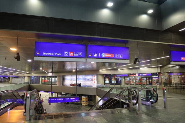 Corona Krise - menschenleerer Hauptbahnhof Wien, HGF, 29. 03. 2020 Hauptbahnhof Wien - wie ausgestorben - keine Menschen am HBF