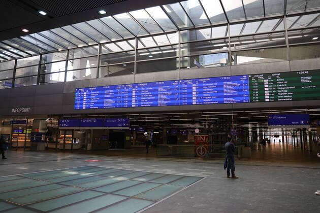 Corona Krise - menschenleerer Hauptbahnhof Wien, HGF, 29. 03. 2020 Hauptbahnhof Wien - wie ausgestorben - keine Menschen am HBF