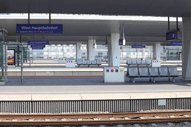 Corona Krise - menschenleerer Hauptbahnhof Wien, HGF, 29. 03. 2020 Hauptbahnhof Wien - wie ausgestorben - keine Menschen am HBF
