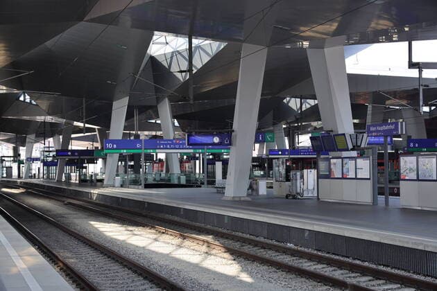 Corona Krise - menschenleerer Hauptbahnhof Wien, HGF, 29. 03. 2020 Hauptbahnhof Wien - wie ausgestorben - keine Menschen am HBF