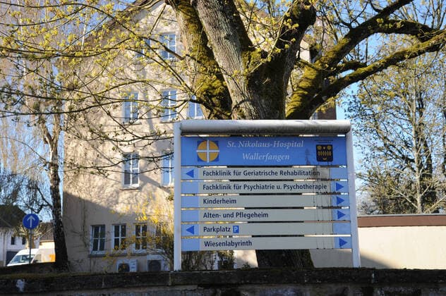 Das St. Nikolaus Hospital am Montag(30.03.2020) in Wallerfangen bleibt für Besucher wegen Corona Virus geschlossen.