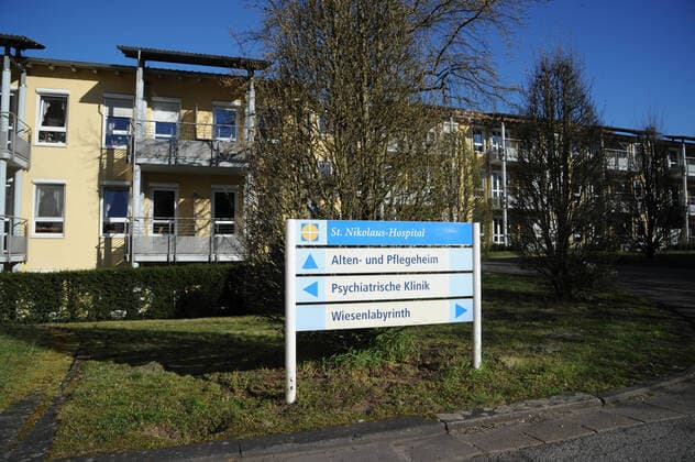 Das St. Nikolaus Hospital am Montag(30.03.2020) in Wallerfangen bleibt für Besucher wegen Corona Virus geschlossen.