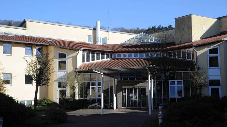 Das St. Nikolaus Hospital am Montag(30.03.2020) in Wallerfangen bleibt für Besucher wegen Corona Virus geschlossen.