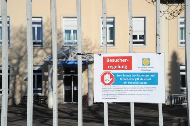 Das St. Nikolaus Hospital am Montag(30.03.2020) in Wallerfangen bleibt für Besucher wegen Corona Virus geschlossen.