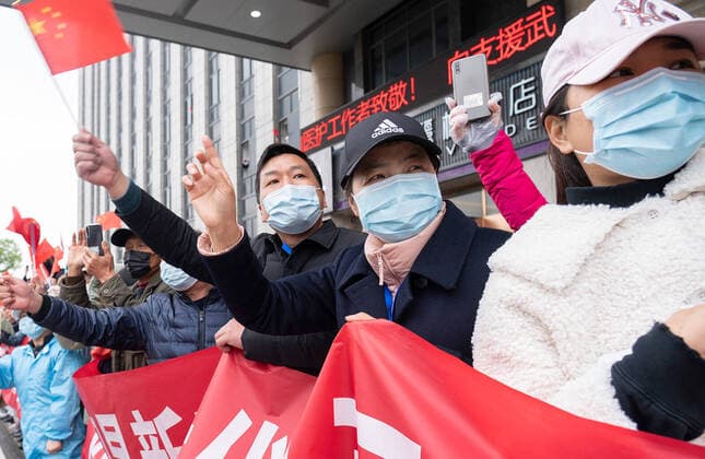 (200330) -- WUHAN, March 30, 2020 -- Citizens wave goodbye to medics from Shandong Province in Wuhan, central China s Hubei Province, March 30, 2020. The 3rd and 12th batches of medical workers from Shandong Province left Wuhan on Monday after finishing their task. ) CHINA-WUHAN-COVID-19-MEDICS FROM SHANDONG PROVINCE-DEPARTURE (CN) CaixYang 