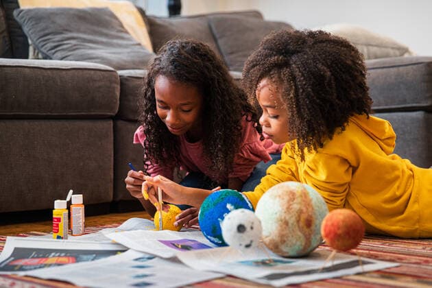 Sisters making solar system for science project in living room at home New York, NY, United States ,model released, Symbolfoto ,property released CR_LIWEEE200227-318411-01