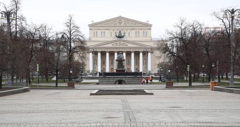 MOSCOW, RUSSIA - MARCH 30, 2020: A view of an empty square by the Bolshoi Theater in central Moscow. The Russian capital s authorities have imposed home isolation for all Moscow residents and restrictions on movement within the city, effective from March 30, 2020, as a measure to contain the spread of the COVID-19 coronavirus infection. As of March 30, 2020, the number of people infected with the new strain of coronavirus worldwide has risen over 724,000, with the death toll reaching over 34,000; Russia has confirmed 1,836 cases with 9 people killed by the disease. Sergei Fadeichev TASS TS0D3DFF