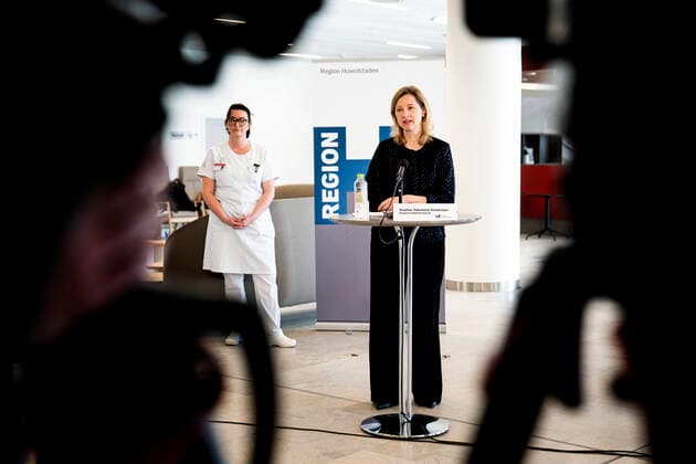 Regionsraadsformand Sophie Haestorp Andersen (S). Regionsraadsformand Sophie Haestorp Andersen (S) og Leder af COVita Jan Bonde, paa Region Hovedstadens pressemoede i Nordfloejen paa Rigshospitalet om hospitalets nye COVID-19-afdeling, mandag den 30. marts 2020. , Copenhagen Denmark Copyright: RitzauxScanpix IdaxGuldbaekxArentsenx COP101 spdk20200330-141209-L