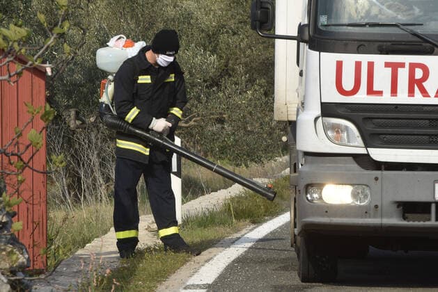 Towns Murter and Betina are under quarantine 30.03.2020., Murter - Quarantine in towns Murter and Betina, police not allowing anyone in or out HrvojexJelavic PIXSELL