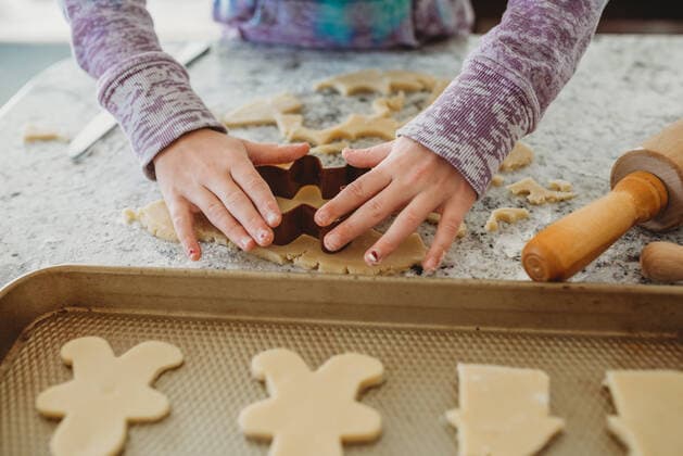Young Girl hands using cookie cutter on cookie dough Massapequa, NY, United States ,model released, Symbolfoto CR_ERBU200304-318442-01