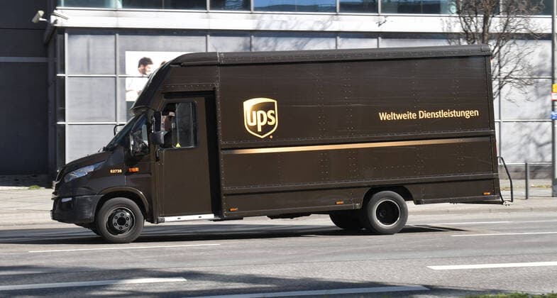 xblx, Transporter von UPS auf der Strasse in Frankfurt, emwirt Frankfurt am Main
