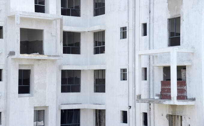 India: Work stopped at real estate projects Work stopped at real estate projects as migrant labor return to their home during nation wide lock down due to the out break of COVID 19 Coronavirus. Kolkata West Bengal India Copyright: VedxPrakash