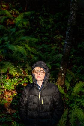 Portrait of tween boy standing in sunshine with eyes closed. Pescadero, CA, United States ,model released, Symbolfoto CR_CHEREN200306-266013-01