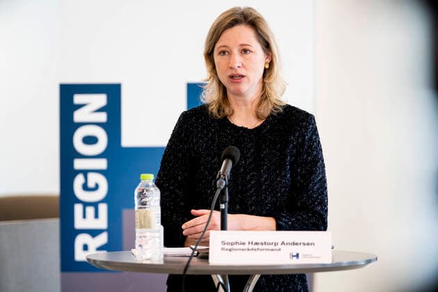 Regionsraadsformand Sophie Haestorp Andersen (S). Regionsraadsformand Sophie Haestorp Andersen (S) og Leder af COVita Jan Bonde, paa Region Hovedstadens pressemoede i Nordfloejen paa Rigshospitalet om hospitalets nye COVID-19-afdeling, mandag den 30. marts 2020.. , Copenhagen Denmark Copyright: RitzauxScanpix IdaxGuldbaekxArentsenx spdk20200330-152930-L