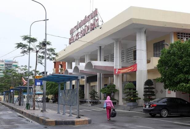 (200330) -- HANOI, March 30, 2020 (Xinhua) -- Photo taken on March 30, 2020 shows an almost empty bus station in Hanoi, Vietnam. Vietnam s Ministry of Health Monday evening confirmed nine more COVID-19 cases, bringing the total in the country to 203. (VNA Handout via Xinhua) VIETNAM-COVID-19-NEW CASES 