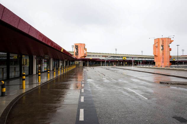Der Flughafen Berlin-Tegel bleibt trotz Coronakrise geöffnet.Nur noch 2500 Passagiere werden in Tegel und Schönefeld täglich abgefertigt. Trotzdem soll der City-Airport geöffnet bleiben. Berlin, 29.03.2020
