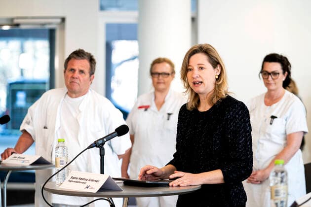 Regionsraadsformand Sophie Haestorp Andersen (S). Regionsraadsformand Sophie Haestorp Andersen (S) og Leder af COVita Jan Bonde, paa Region Hovedstadens pressemoede i Nordfloejen paa Rigshospitalet om hospitalets nye COVID-19-afdeling, mandag den 30. marts 2020.. , Copenhagen Denmark Copyright: RitzauxScanpix IdaxGuldbaekxArentsenx spdk20200330-155316-L