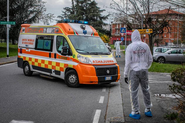 Bergamo Coronavirus - Covid patients arrive from hospitals at the Hotel Cristal Palace: (Foto & xa9;Sergio Agazzi Fotogramma, Bergamo - 2020-03-30) p.s. la foto e utilizzabile nel rispetto del contesto in cui e stata scattata, e senza intento diffamatorio del decoro delle persone rappresentate  Copyright: xFotox& xa9;SergioxAgazzix xFOTOGRAMMAx