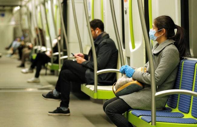 Scarce passengers commute on the subway in Valencia, eastern Spain, 30 March 2020. Spain is on its 16th day of lockdown as Spanish government has announced a temporary stop to all construction works and other non-essential economic activities as the Mediterranean country suffers one of the worst outbreaks of the pandemic COVID-19 disease caused by the SARS-CoV-2 coronavirus. Coronavirus in Spain !ACHTUNG: NUR REDAKTIONELLE NUTZUNG!  Copyright: xManuelxBruquex GRAFCVA3605 20200330-637211823006411718