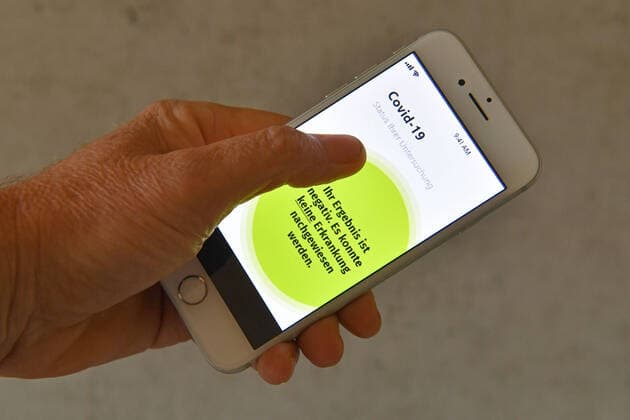 Themenbild Corona App. Kampf gegen die Pandemie Die Corona-App muss schnellstmoeglich kommen. Im Kampf gegen Corona wurde die flaechendeckende Auswertung von Mobilfunkdaten ins Spiel gebracht, um Infektionsketten zu identifizieren.