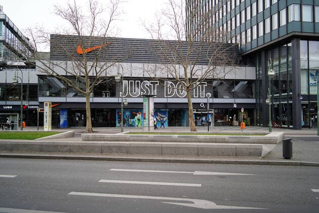 30.03.2020,Berlin,Deutschland,GER,die Stadt in Zeiten der Corona Pandemie. Nike Sport Filiale an der Tauentzienstraße.