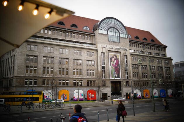 30.03.2020,Berlin,Deutschland,GER,die Stadt in Zeiten der Corona Pandemie. Das KaDeWe (Kaufhaus des Westens) an der Tauentzienstraße,