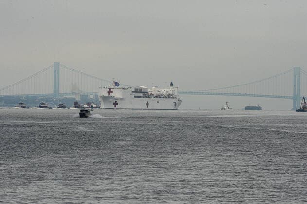 March 30, 2020, New York Manhattan, USA: Navy hospital ship USNS Comfort arriving in New York. 03 30 20. New York Hudson River. . New York Manhattan. USA - ZUMAs252 20200330_znp_s252_006 Copyright: xMarcusxSantosx