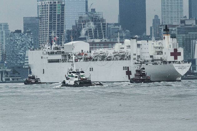 March 30, 2020, New York Manhattan, USA: Navy hospital ship USNS Comfort arriving in New York. 03 30 20. New York Hudson River. . New York Manhattan. USA - ZUMAs252 20200330_znp_s252_014 Copyright: xMarcusxSantosx