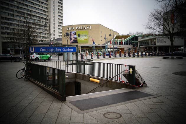 30.03.2020,Berlin,Deutschland,GER,die Stadt in Zeiten der Corona Pandemie. U-Bahnhof Zoologischer Garten, Zoo Palast
