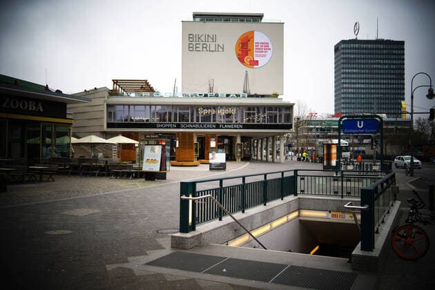 30.03.2020,Berlin,Deutschland,GER,die Stadt in Zeiten der Corona Pandemie. Bikini Haus Europa Center U-Bahnhof Zoologischer Garten